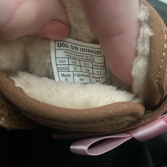 Baby girl UGGS size 2-3 months - Picture 4 of 4